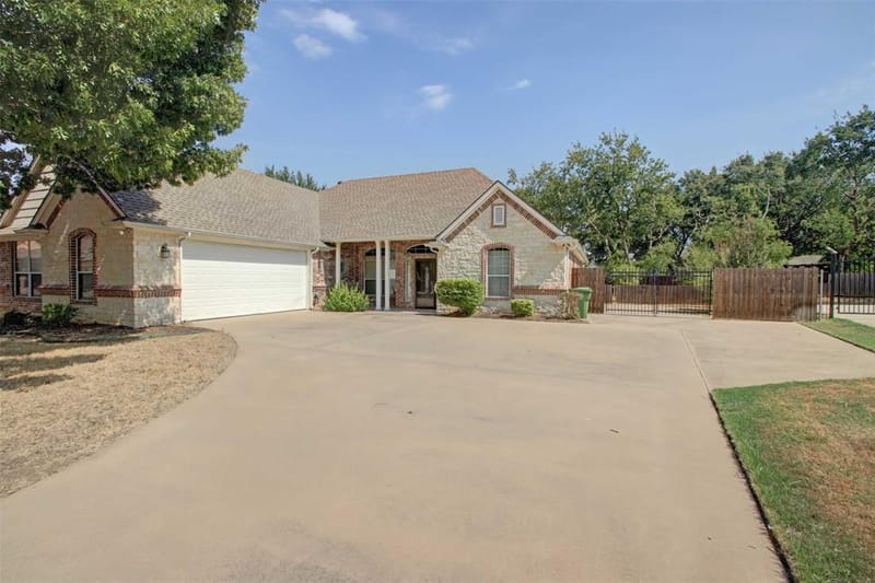 107 Heritage Place, Glen Rose TX 76043