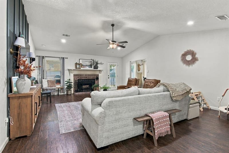 6832 Lyndale Drive, Watauga TX 76148 - Photo 6