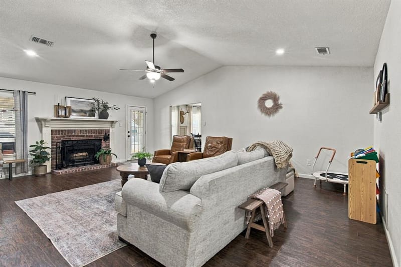 6832 Lyndale Drive, Watauga TX 76148 - Photo 7