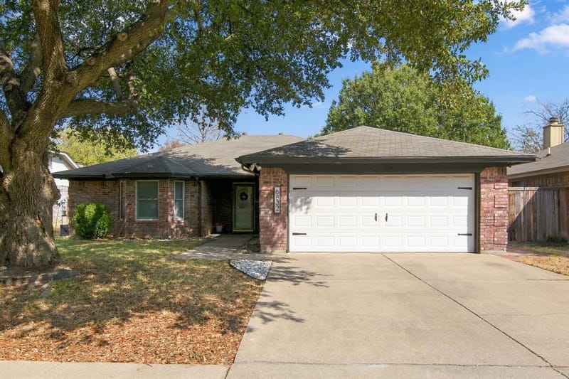 6832 Lyndale Drive, Watauga TX 76148