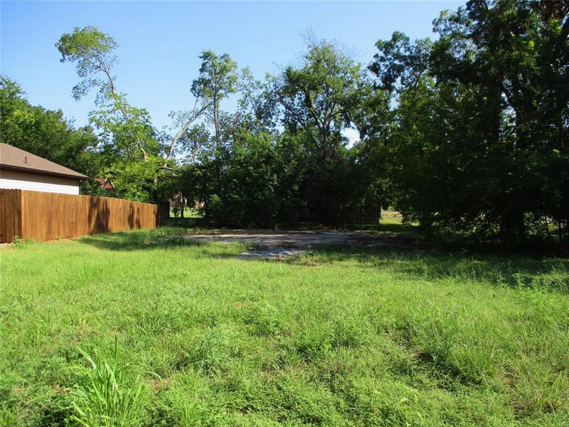 809 E 7th Street, Bonham TX 75418