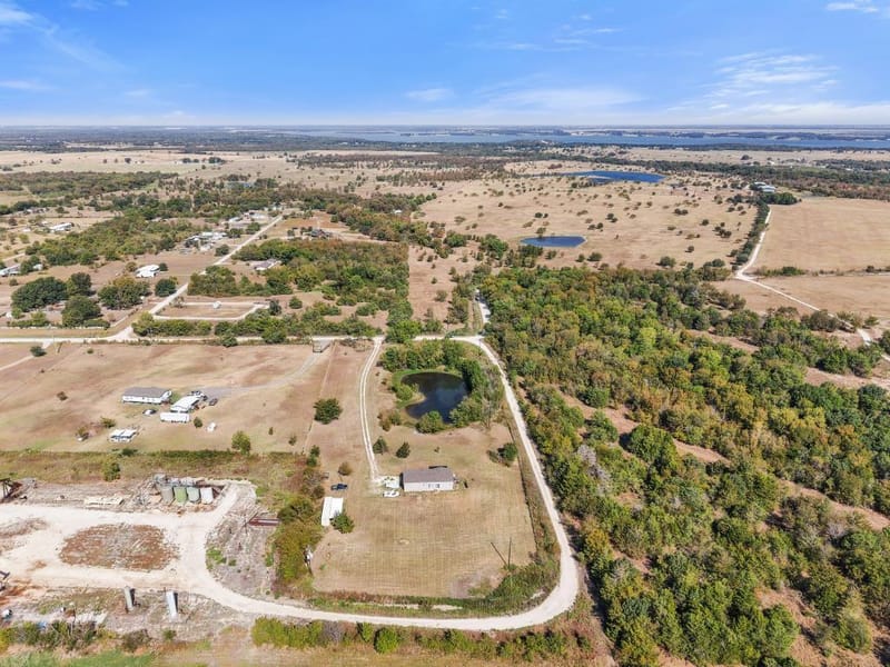 822 SE County Road 3100, Corsicana TX 75109 - Photo 39