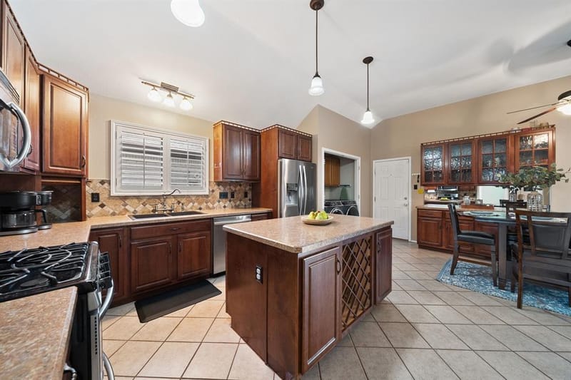 1633 Crosshaven Drive, Lewisville TX 75077 - Photo 9