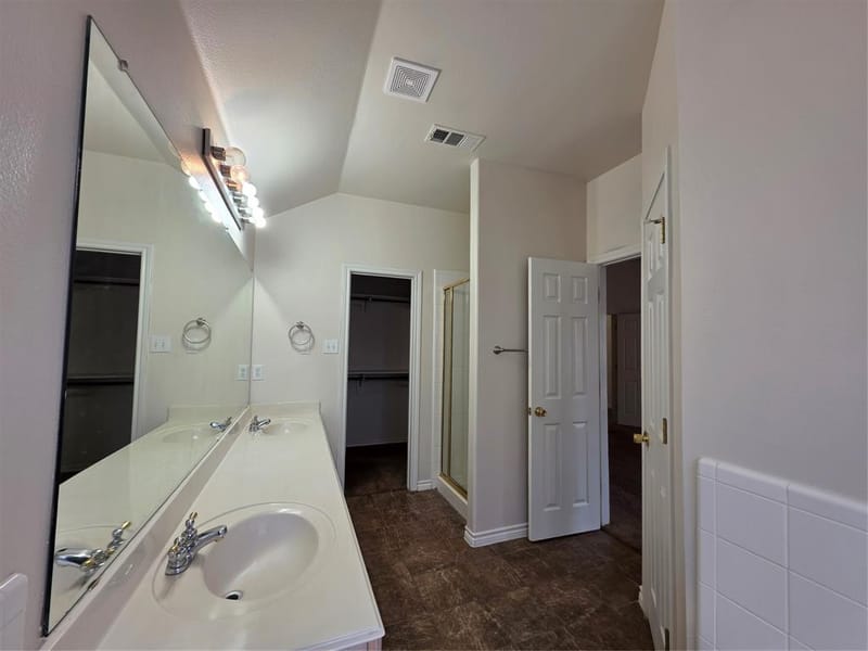 601 Crestview Court, Saginaw TX 76179 - Photo 23