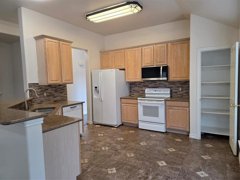 601 Crestview Court, Saginaw TX 76179 - Photo 12