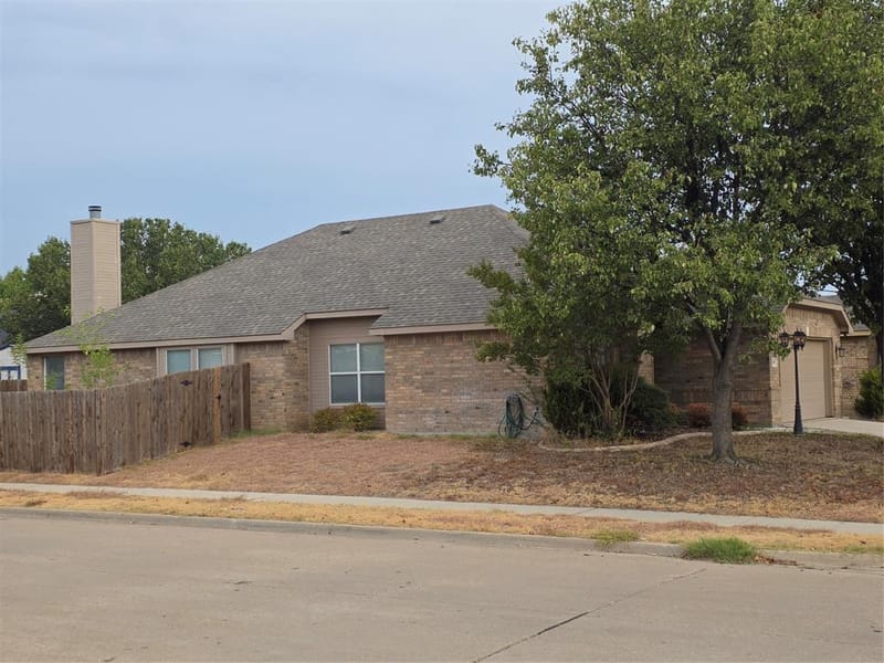 601 Crestview Court, Saginaw TX 76179 - Photo 4