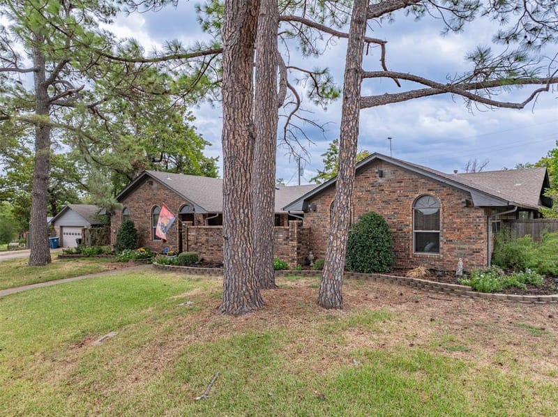 2702 Tracey Street, Denison TX 75020 - Photo 2