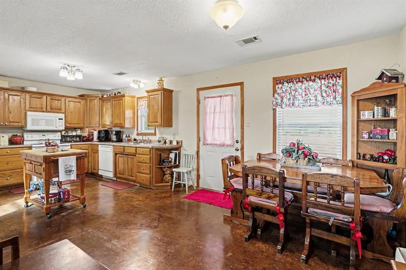 7445 County Road 305, Grandview TX 76050 - Photo 13
