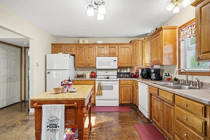 7445 County Road 305, Grandview TX 76050 - Photo 3