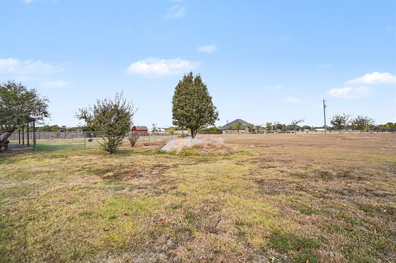 7445 County Road 305, Grandview TX 76050 - Photo 34