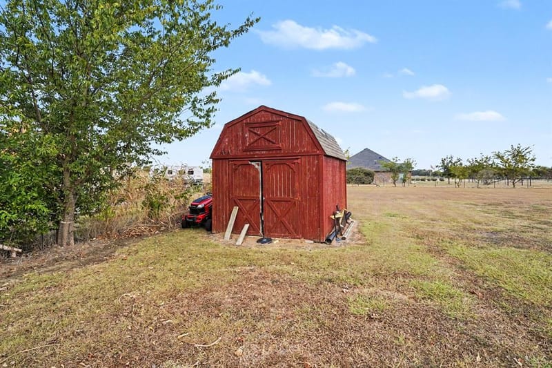 7445 County Road 305, Grandview TX 76050 - Photo 31