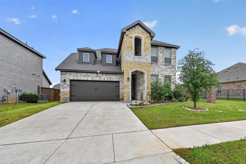 2814 Grand Lookout Lane, Arlington TX 76001 - Photo 3