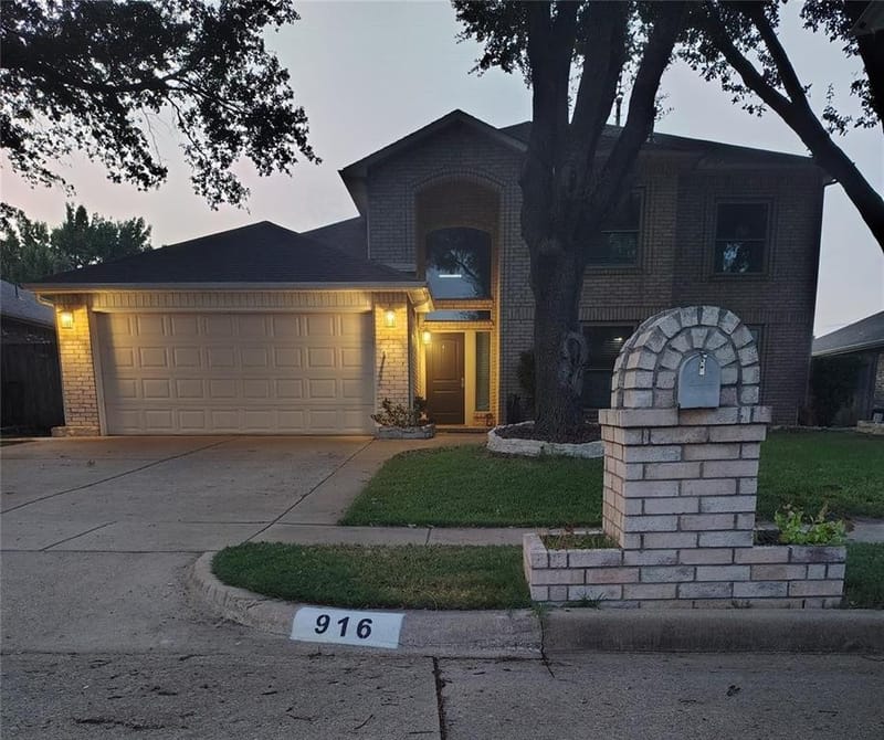 916 Pennsylvania Drive, Saginaw TX 76131