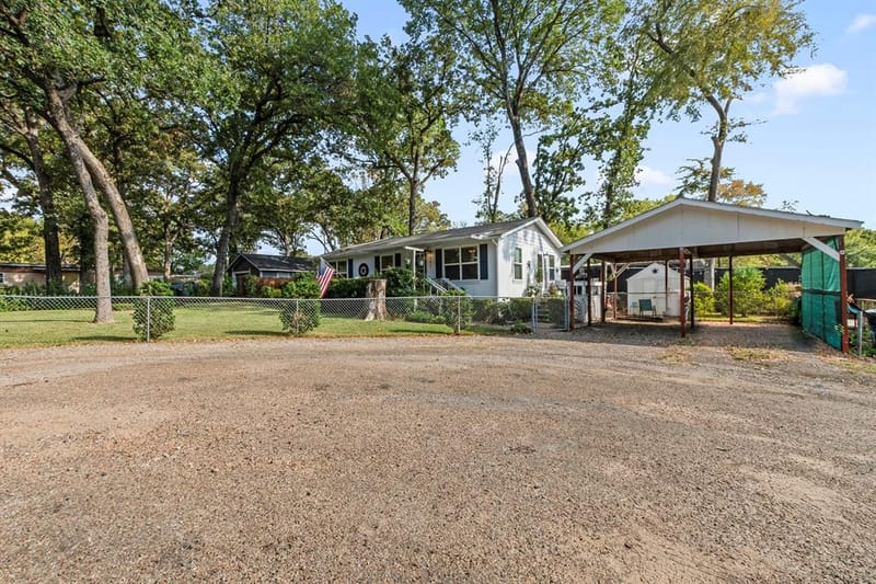 303 S Bay Circle, Mabank TX 75156 - Photo 2