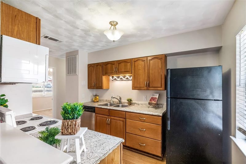 517 Aransas Drive, Euless TX 76039 - Photo 9