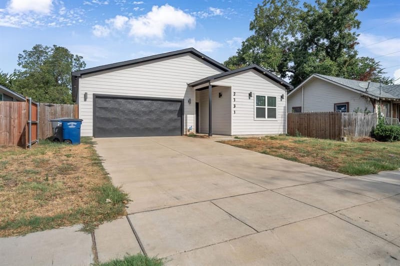 2731 Maurine F. Bailey Way, Dallas TX 75215 - Photo 2