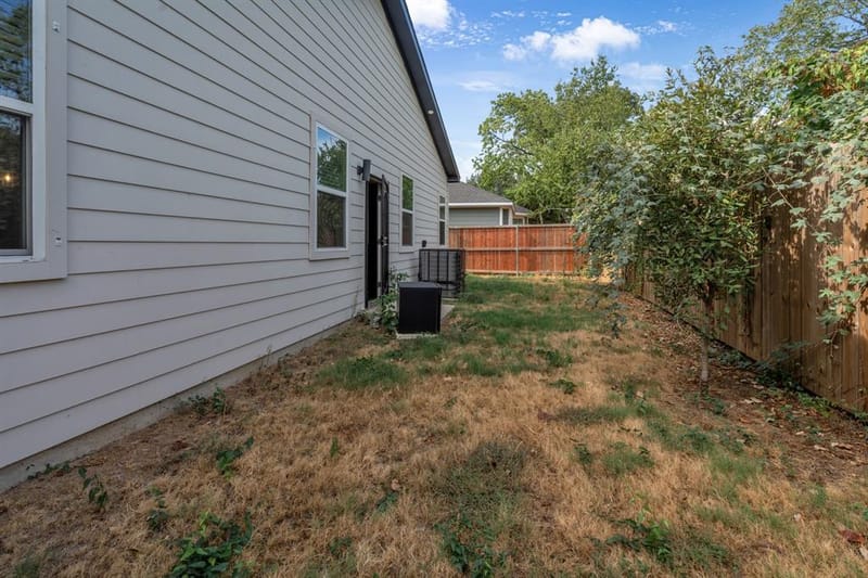 2731 Maurine F. Bailey Way, Dallas TX 75215 - Photo 32