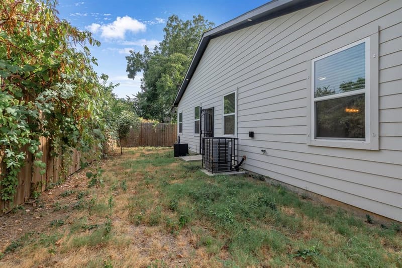 2731 Maurine F. Bailey Way, Dallas TX 75215 - Photo 31