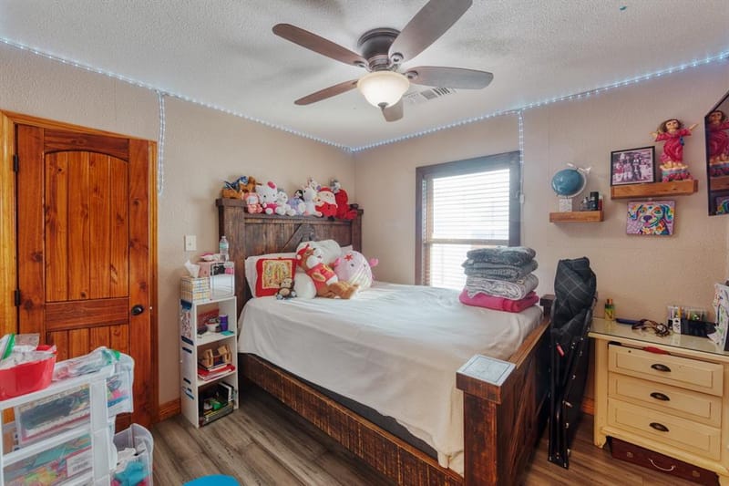411 S Prairie Street, Pilot Point TX 76258 - Photo 7