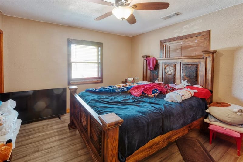 411 S Prairie Street, Pilot Point TX 76258 - Photo 5