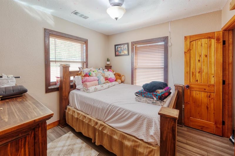 411 S Prairie Street, Pilot Point TX 76258 - Photo 9