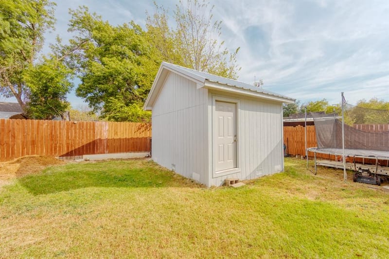 411 S Prairie Street, Pilot Point TX 76258 - Photo 11