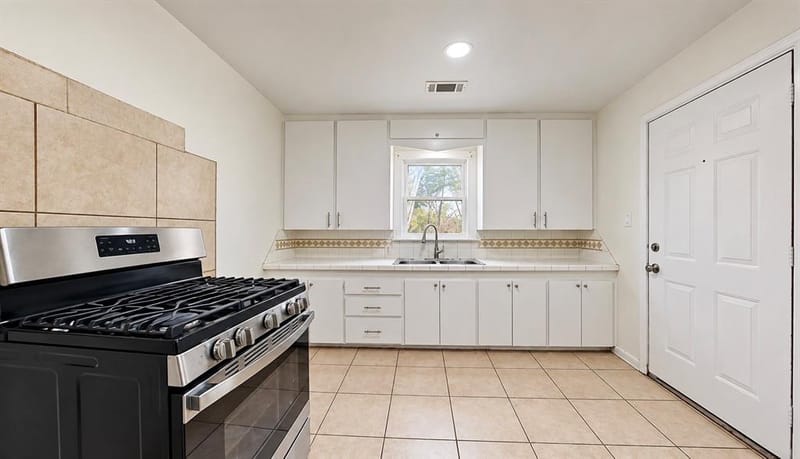 8413 White Settlement Road, White Settlement TX 76108 - Photo 3