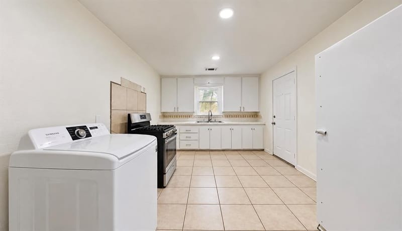 8413 White Settlement Road, White Settlement TX 76108 - Photo 4