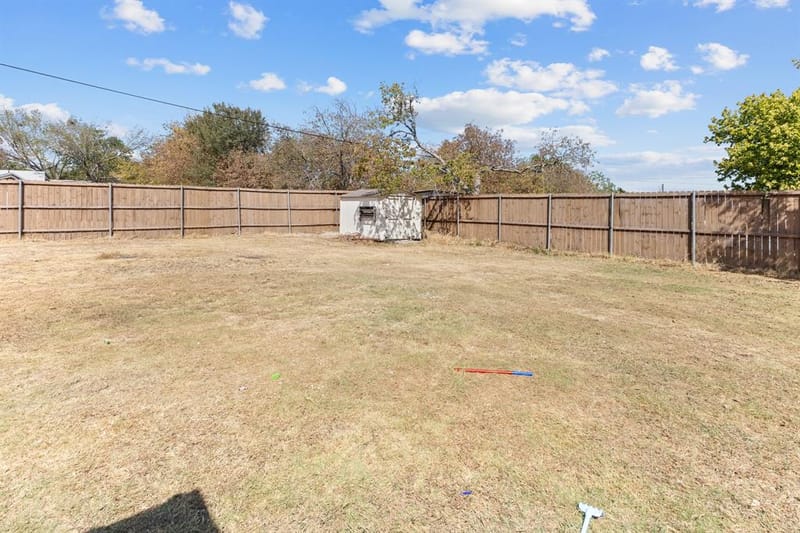 401 E Davis Avenue, Alvarado TX 76009 - Photo 6