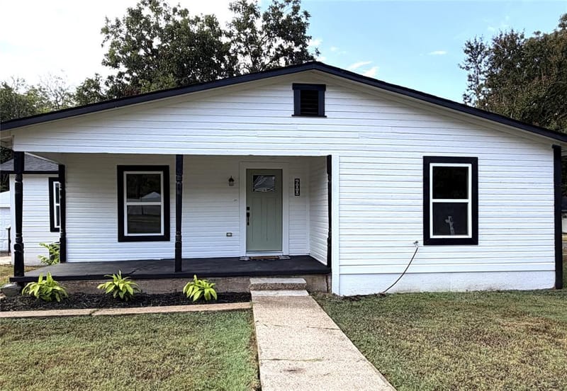 600 Scurlock Street, Grandview TX 76050 - Photo 2
