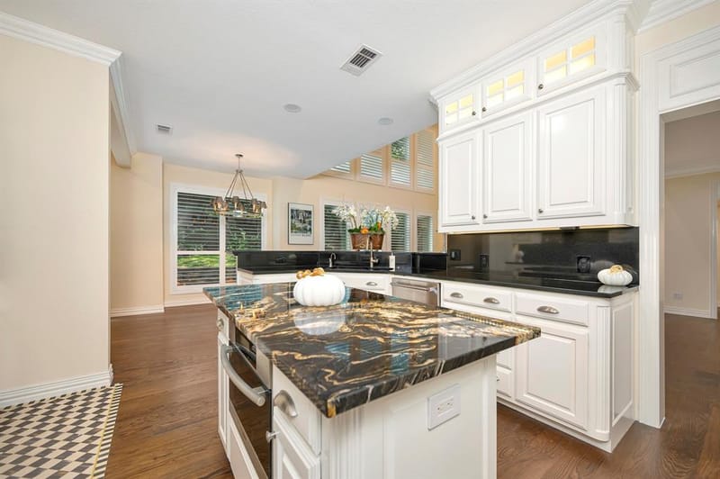 6214 Tiffany Oaks Lane, Arlington TX 76016 - Photo 9