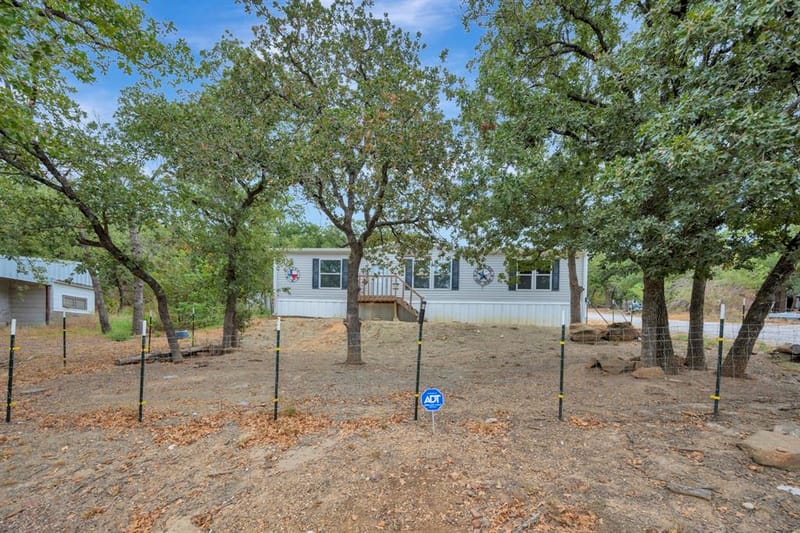 445 Lakeside Drive, Bowie TX 76230 - Photo 2