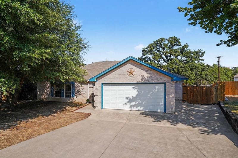 637 Oak View Court, Azle TX 76020 - Photo 2