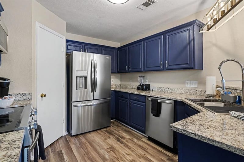 637 Oak View Court, Azle TX 76020 - Photo 3