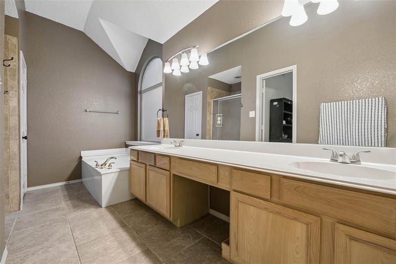 905 Forest Hollow Drive, Hurst TX 76053 - Photo 9