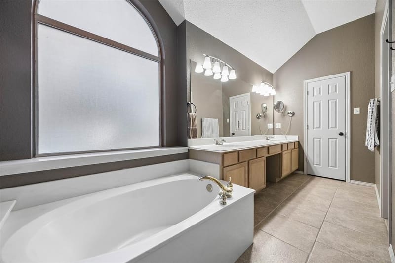 905 Forest Hollow Drive, Hurst TX 76053 - Photo 8