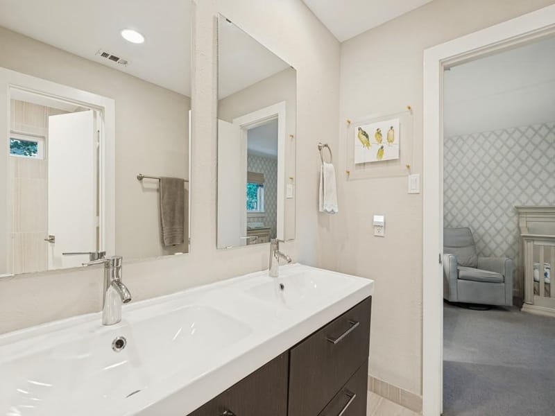 9049 Maguires Bridge Drive, Dallas TX 75231 - Photo 17