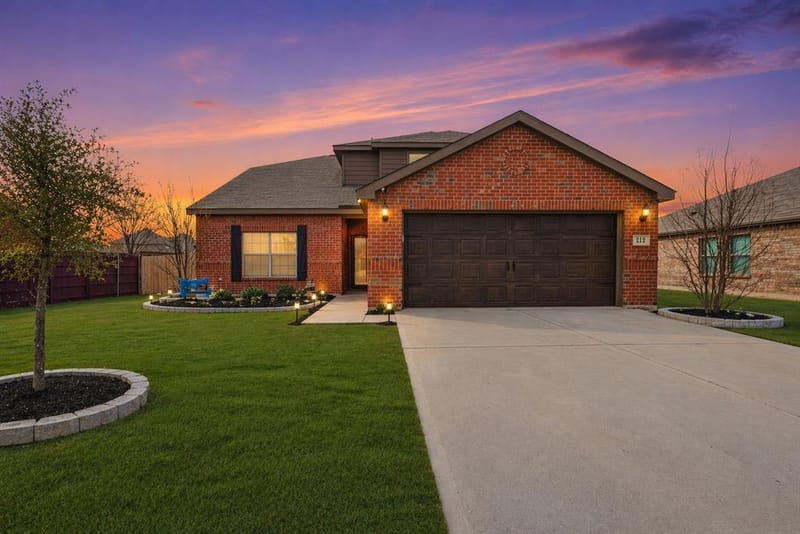 112 Saloon Cove E, Newark TX 76071 - Photo 2