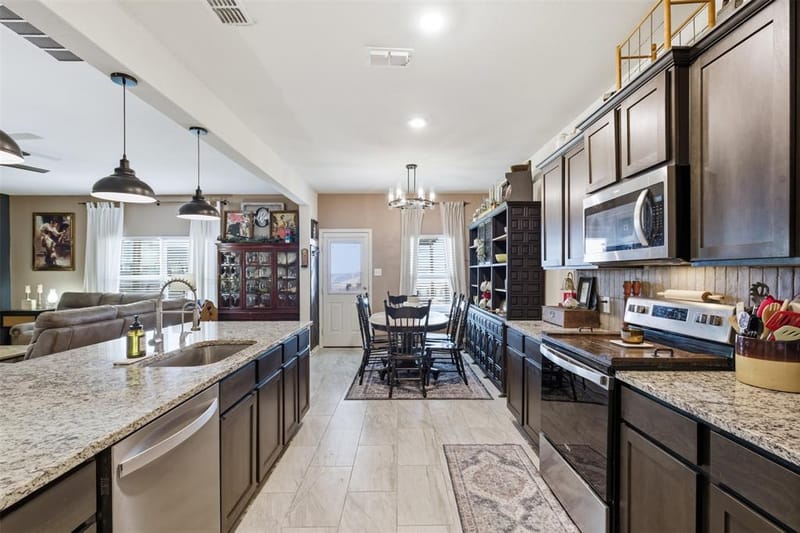 112 Saloon Cove E, Newark TX 76071 - Photo 12