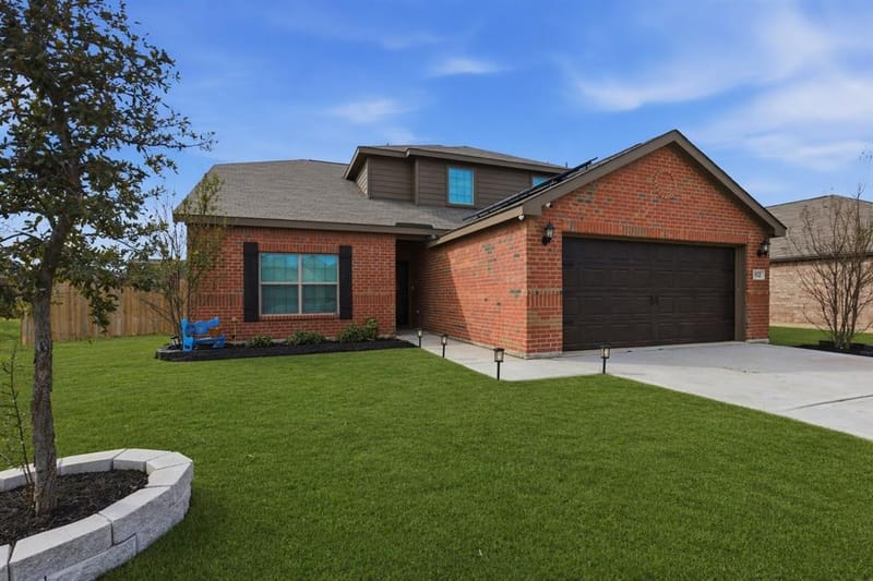 112 Saloon Cove E, Newark TX 76071 - Photo 5