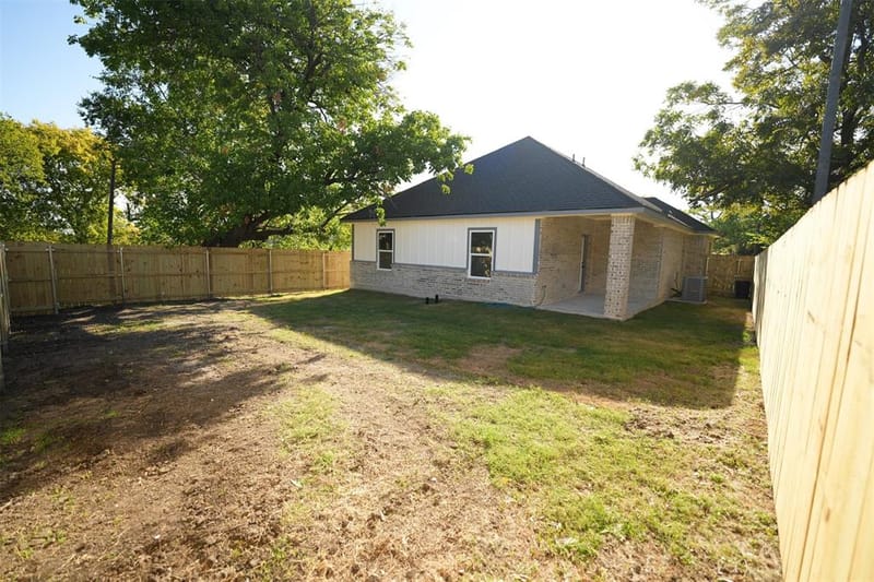 406 E Belknap Street, Ennis TX 75119 - Photo 15