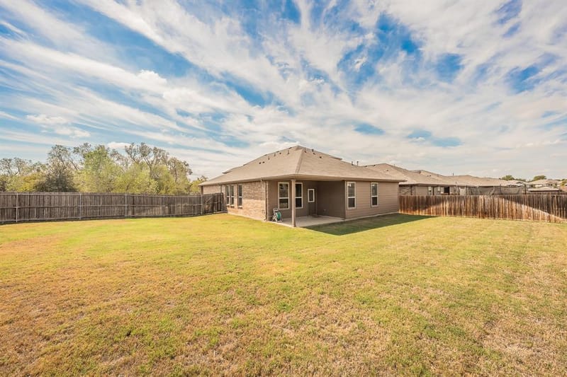 300 Oakbluff Drive, Denton TX 76210 - Photo 40