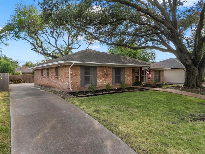 1712 Laurel Lake Drive, Waco TX 76710 - Photo 2