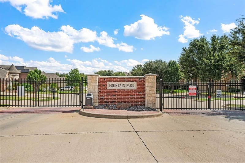 307 Park Haven Boulevard, Euless TX 76039 - Photo 2