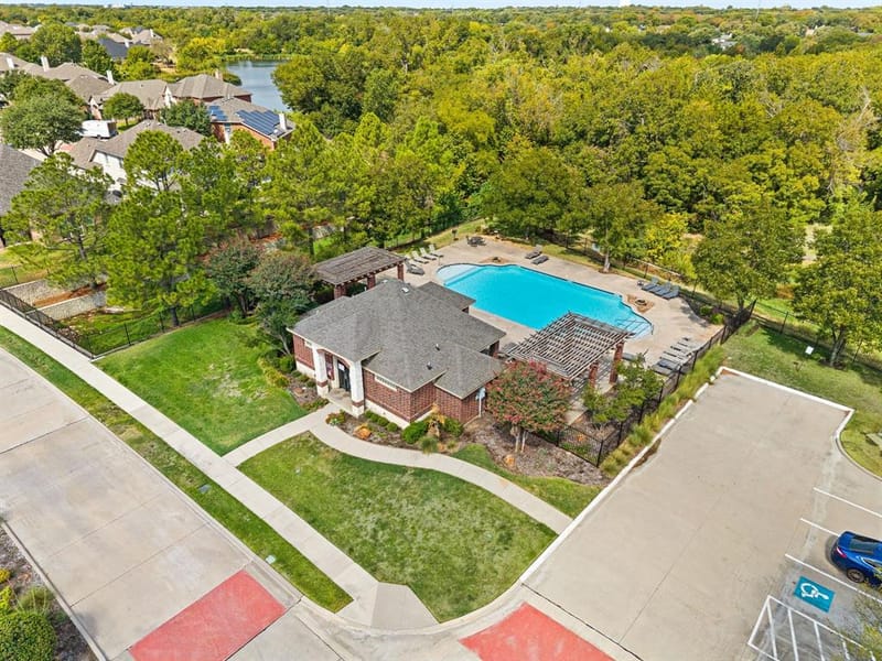 307 Park Haven Boulevard, Euless TX 76039 - Photo 3