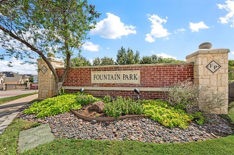 307 Park Haven Boulevard, Euless TX 76039 - Photo 4