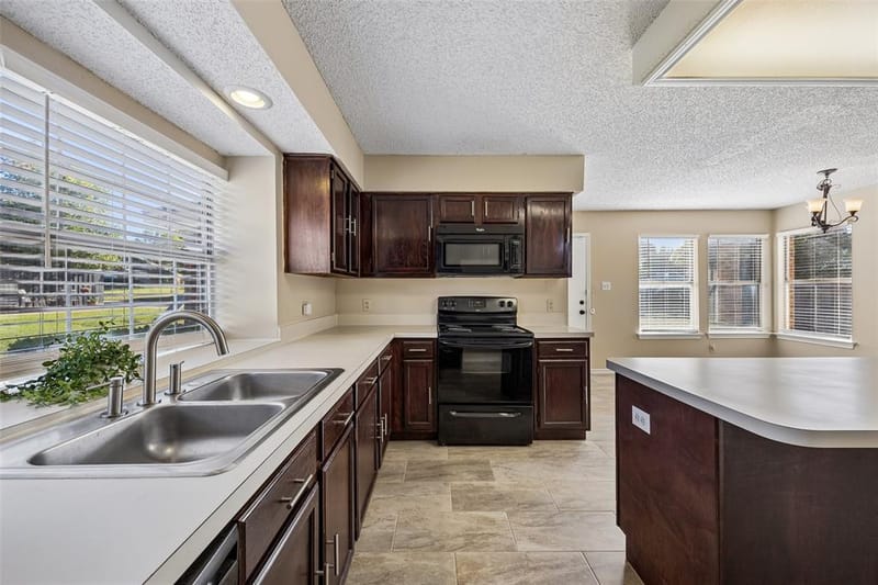 1203 White Drive, Cedar Hill TX 75104 - Photo 7