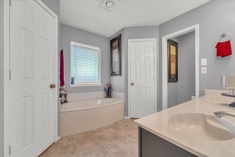 6608 Stetter Drive, Arlington TX 76001 - Photo 12