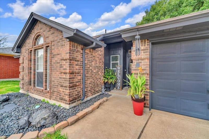 6608 Stetter Drive, Arlington TX 76001 - Photo 3
