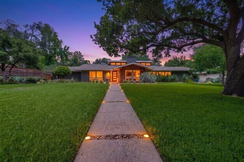3923 Weeburn Drive, Dallas TX 75229 - Photo 2